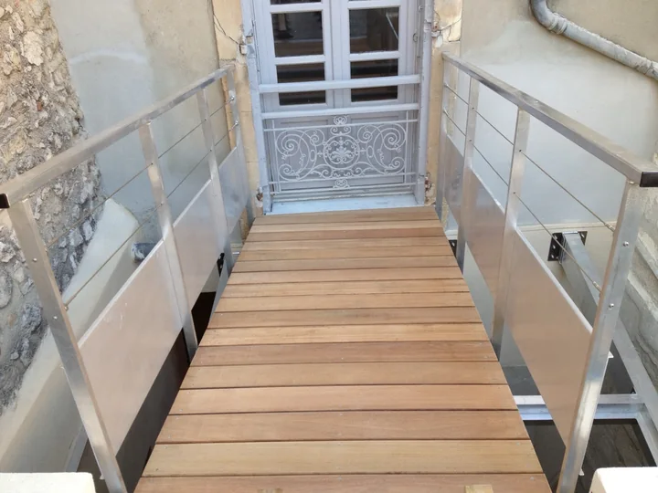 Passerelle bois & métal — vue 1