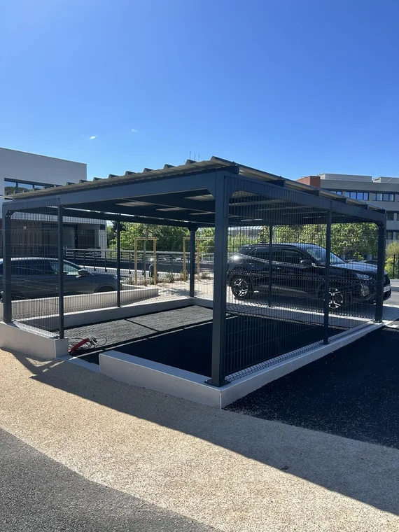 Abri métallique professionnel — vue 2